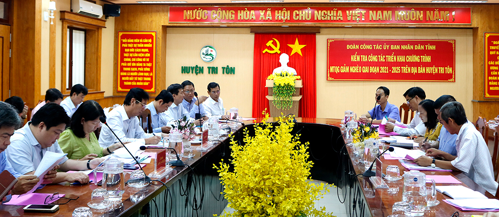 Kiểm tra tiến độ thực hiện Chương trình mục tiêu quốc gia giảm nghèo bền vững huyện Tri Tôn