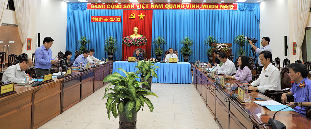 Kiên quyết chống “giặc nội xâm”
