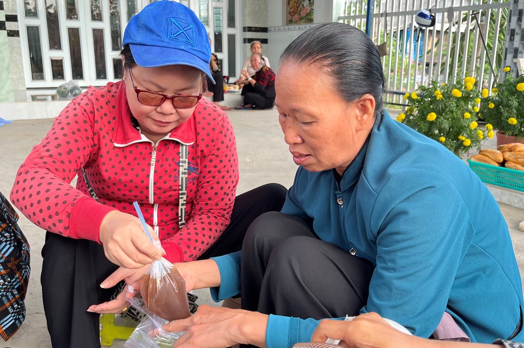 Chuyện những người đi thu hoạch dược liệu làm từ thiện