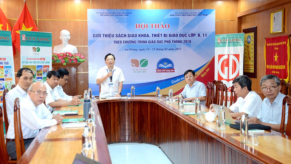 Hội thảo giới thiệu sách giáo khoa lớp 4, 8 và 11