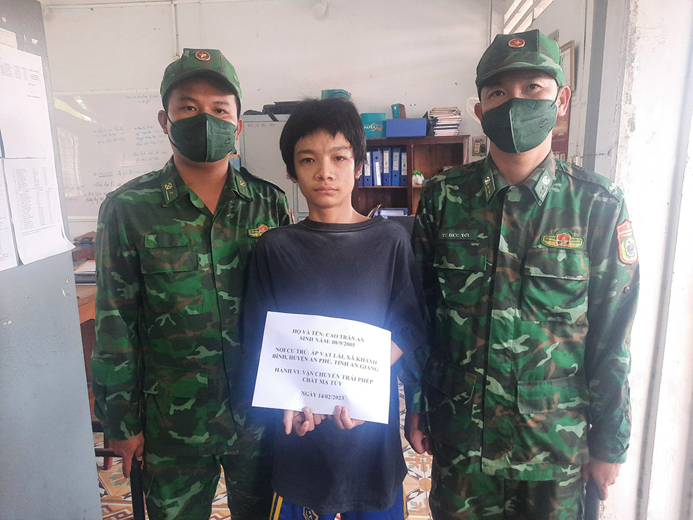 Khởi tố thanh niên vận chuyển trái phép chất ma túy qua khu vực biên giới An Phú