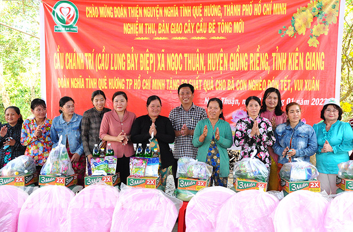 Kiên Giang: Nữ bí thư gương mẫu
