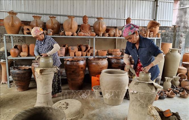 Sức sống mới ở làng gốm cổ Bàu Trúc