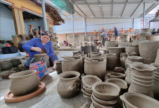 Sức sống mới ở làng gốm cổ Bàu Trúc