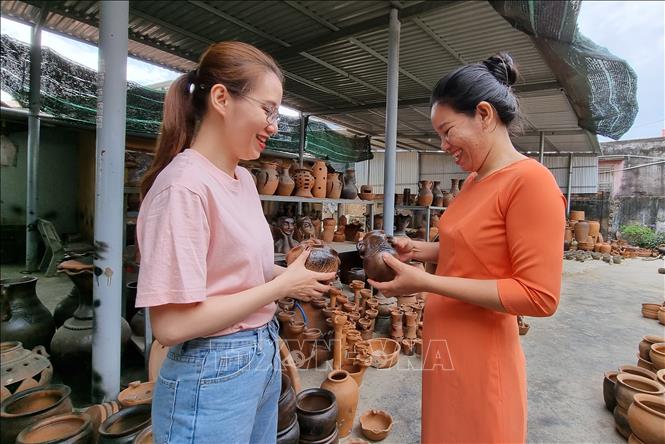 Sức sống mới ở làng gốm cổ Bàu Trúc