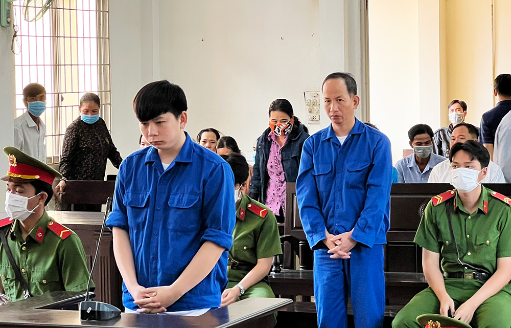 Tạo nhiều “nick name” giả trên mạng lừa đảo 2 đối tượng lãnh hơn 30 năm tù