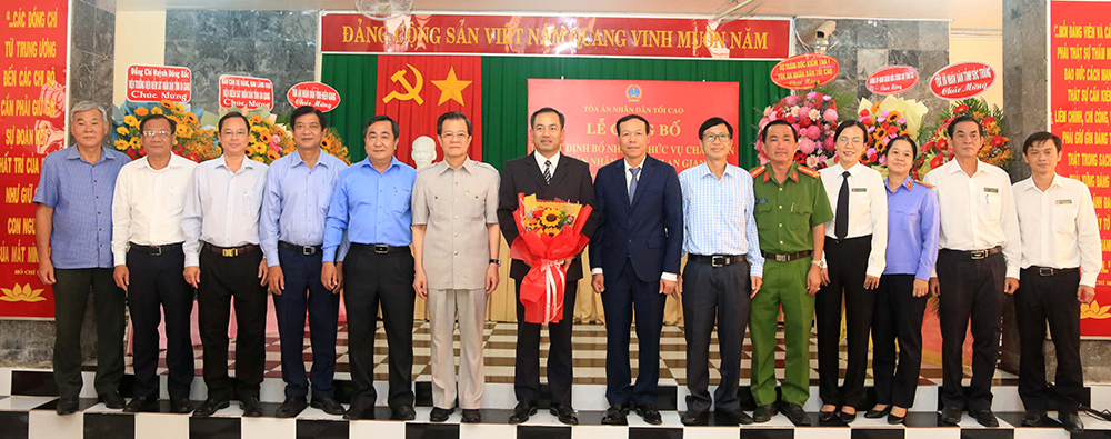 Vụ trưởng Vụ Giám đốc kiểm tra về hình sự, hành chính Tòa án nhân dân tối cao Đỗ Thế Bình giữ chức vụ Chánh án Tòa án nhân dân tỉnh An Giang