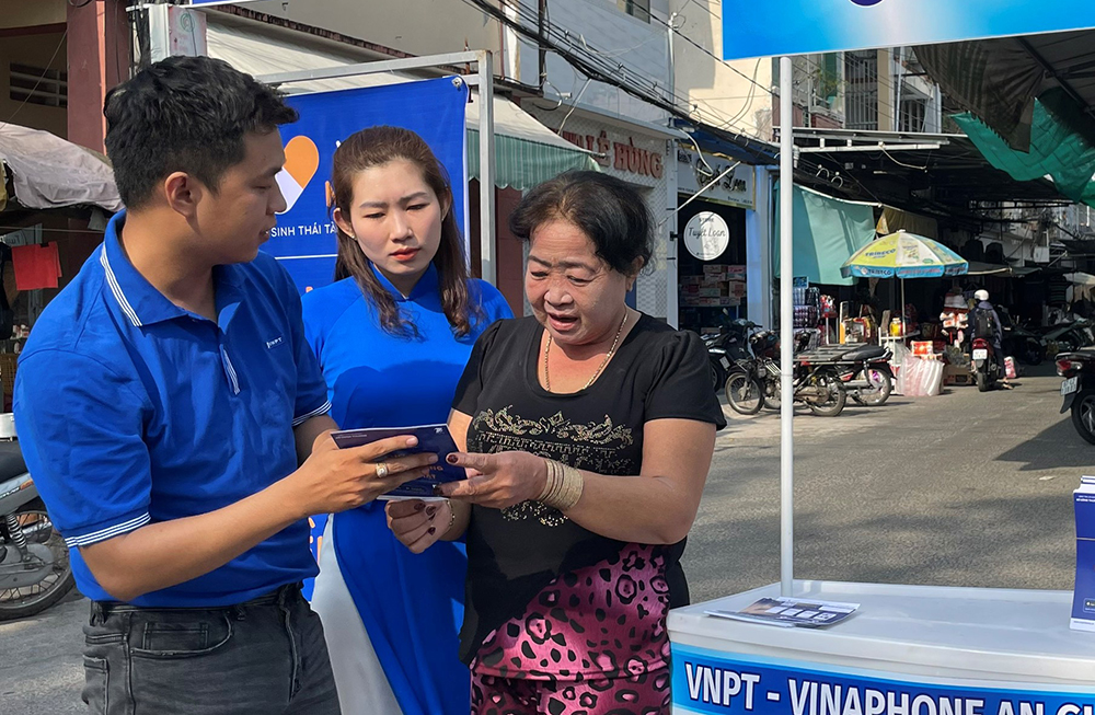 Ra mắt mô hình chợ 4.0 - Thanh toán không dùng tiền mặt tại chợ thị trấn Chợ Mới