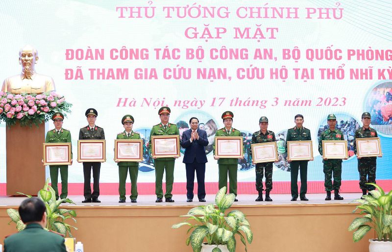Thủ tướng tuyên dương các lực lượng tham gia cứu nạn, cứu hộ tại Thổ Nhĩ Kỳ