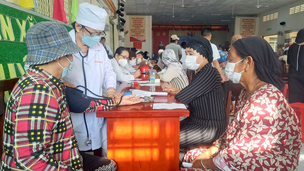 Thăm, chúc mừng tháng Ramadal đồng bào dân tộc Chăm