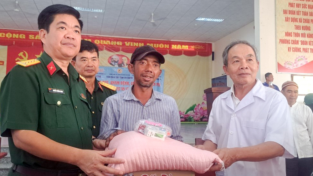 Thăm, chúc mừng tháng Ramadal đồng bào dân tộc Chăm