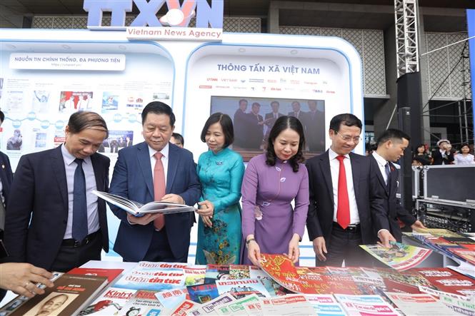 Bế mạc Hội báo toàn quốc 2023: Theo sát xu thế chuyển đổi số, ứng dụng trí tuệ nhân tạo