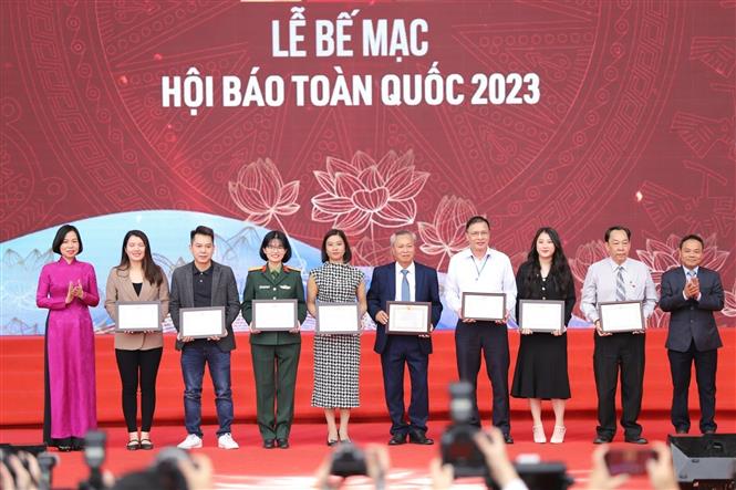Bế mạc Hội báo toàn quốc 2023: Theo sát xu thế chuyển đổi số, ứng dụng trí tuệ nhân tạo