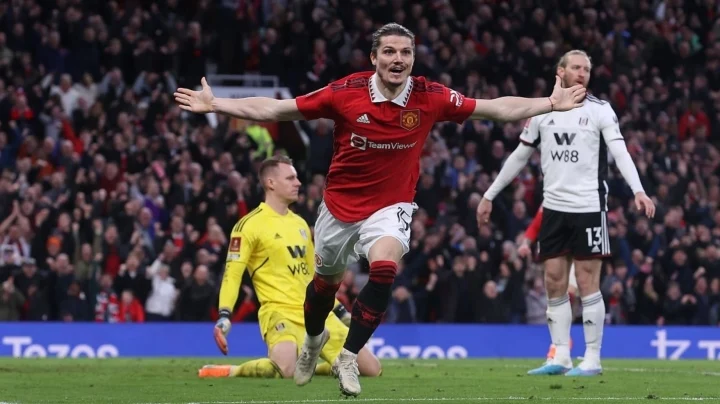 Đối thủ nhận 3 thẻ đỏ, Man Utd ngược dòng vào bán kết Cúp FA