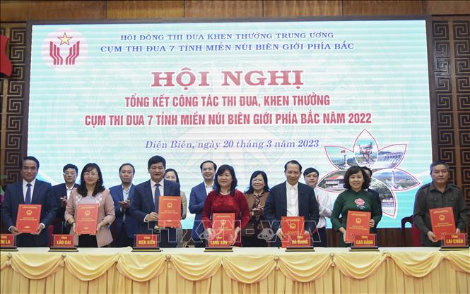 Chú trọng khen thưởng lao động trực tiếp, các tập thể ở vùng sâu, vùng biên giới
