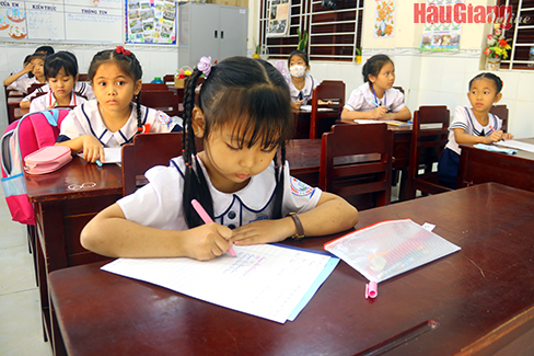 Hậu Giang: “Giữ vở sạch - Rèn chữ đẹp”