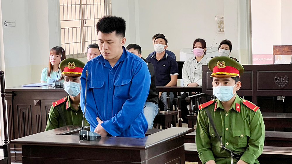 Bị phạt tù, do mang hung khí đi đánh nhau
