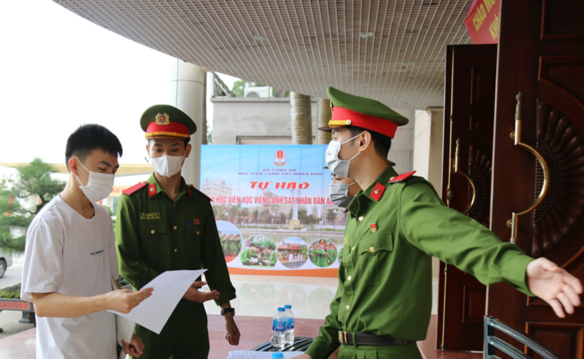 Xét tuyển ngành công an 2023: Hạ chuẩn chiều cao, siết điểm cộng ưu tiên
