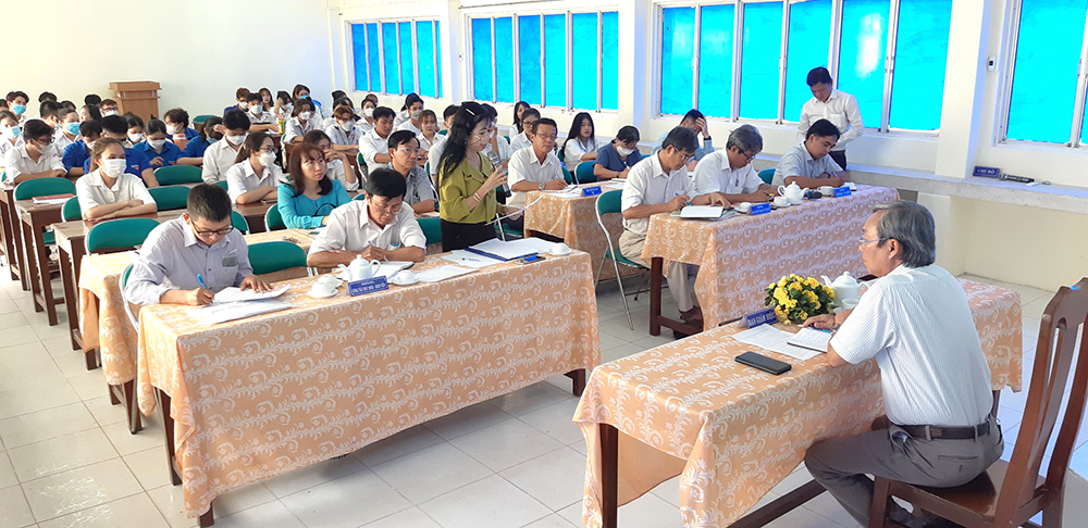 Hiệu trưởng Trường Cao đẳng Y tế An Giang đối thoại với thanh niên