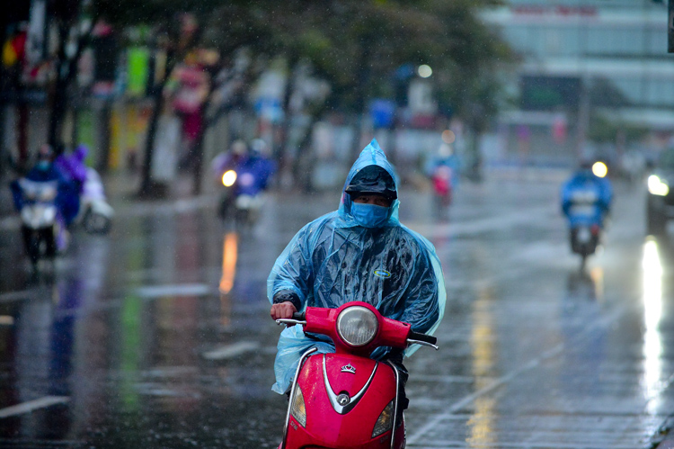 Miền Bắc đón không khí lạnh ngay sau nắng nóng diện rộng, cảnh báo lốc xoáy, mưa đá