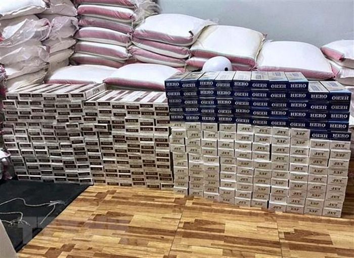 Triệt phá đường dây vận chuyển thuốc lá lậu từ Long An về TP.HCM