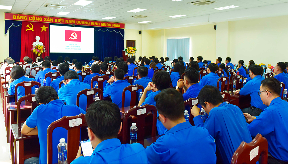 Đoàn Khối Cơ quan và Doanh nghiệp tỉnh An Giang họp mặt truyền thống kỷ niệm 92 năm Ngày Thành lập Đoàn TNCS Hồ Chí Minh