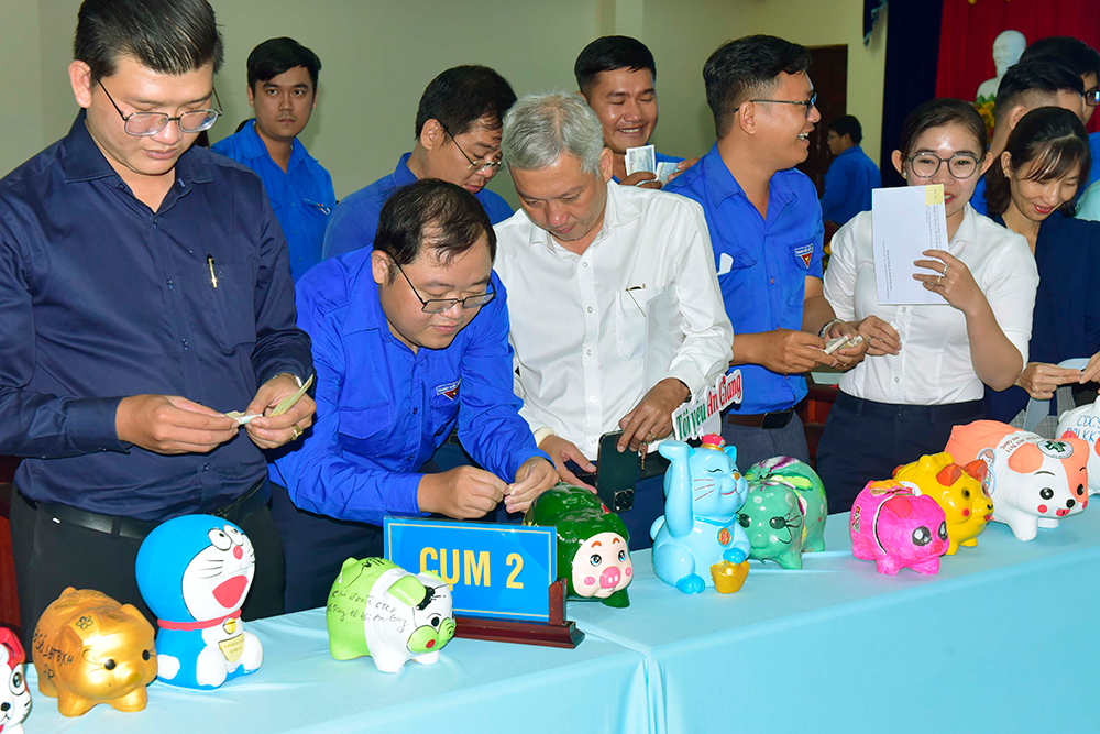 Đoàn Khối Cơ quan và Doanh nghiệp tỉnh An Giang họp mặt truyền thống kỷ niệm 92 năm Ngày Thành lập Đoàn TNCS Hồ Chí Minh