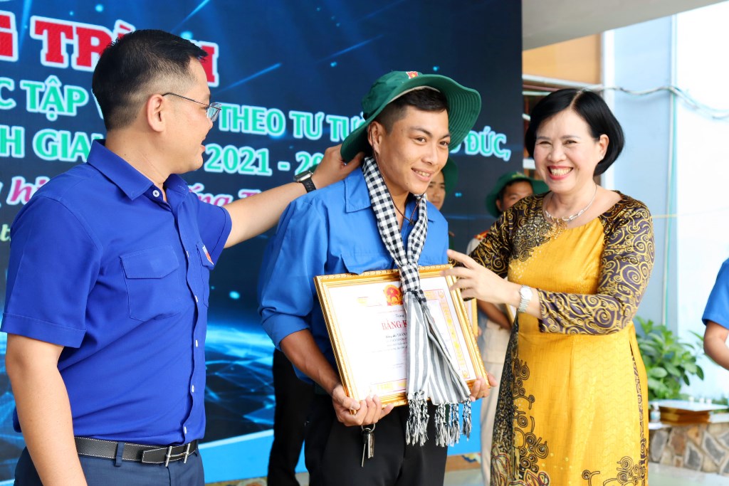 Tỉnh đoàn An Giang tuyên dương 51 cá nhân xuất sắc trong học tập và làm theo tư tưởng, đạo đức, phong cách Hồ Chí Minh