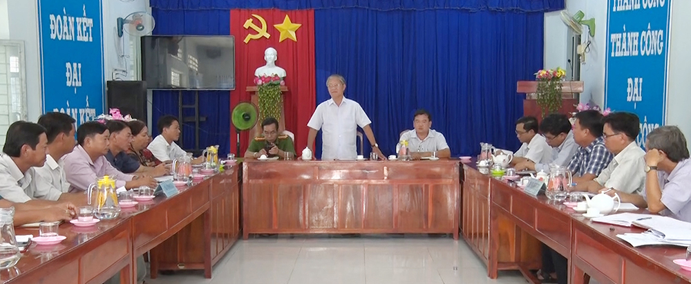 Lãnh đạo huyện Tri Tôn làm việc với xã biên giới Vĩnh Gia