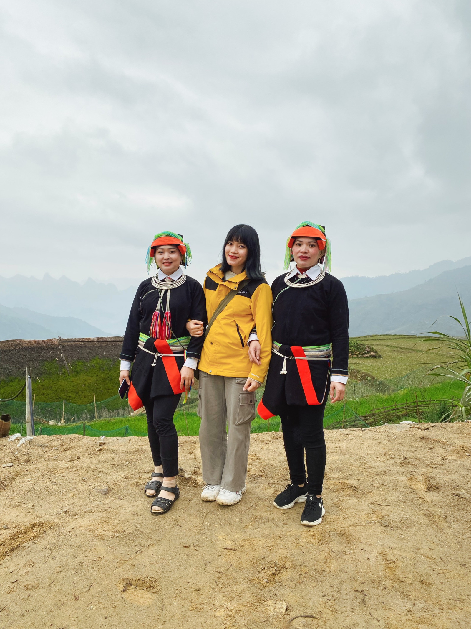 Những ngôi nhà 'phủ chăn' trên mái, giữ cho hè mát, đông ấm ở Hà Giang