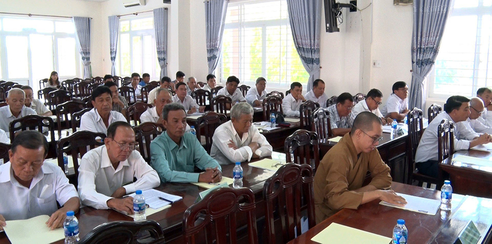 Huyện ủy Phú Tân họp mặt chức sắc, chức việc, tín đồ các tôn giáo và nhân sĩ trí thức tiêu biểu quý I/2023