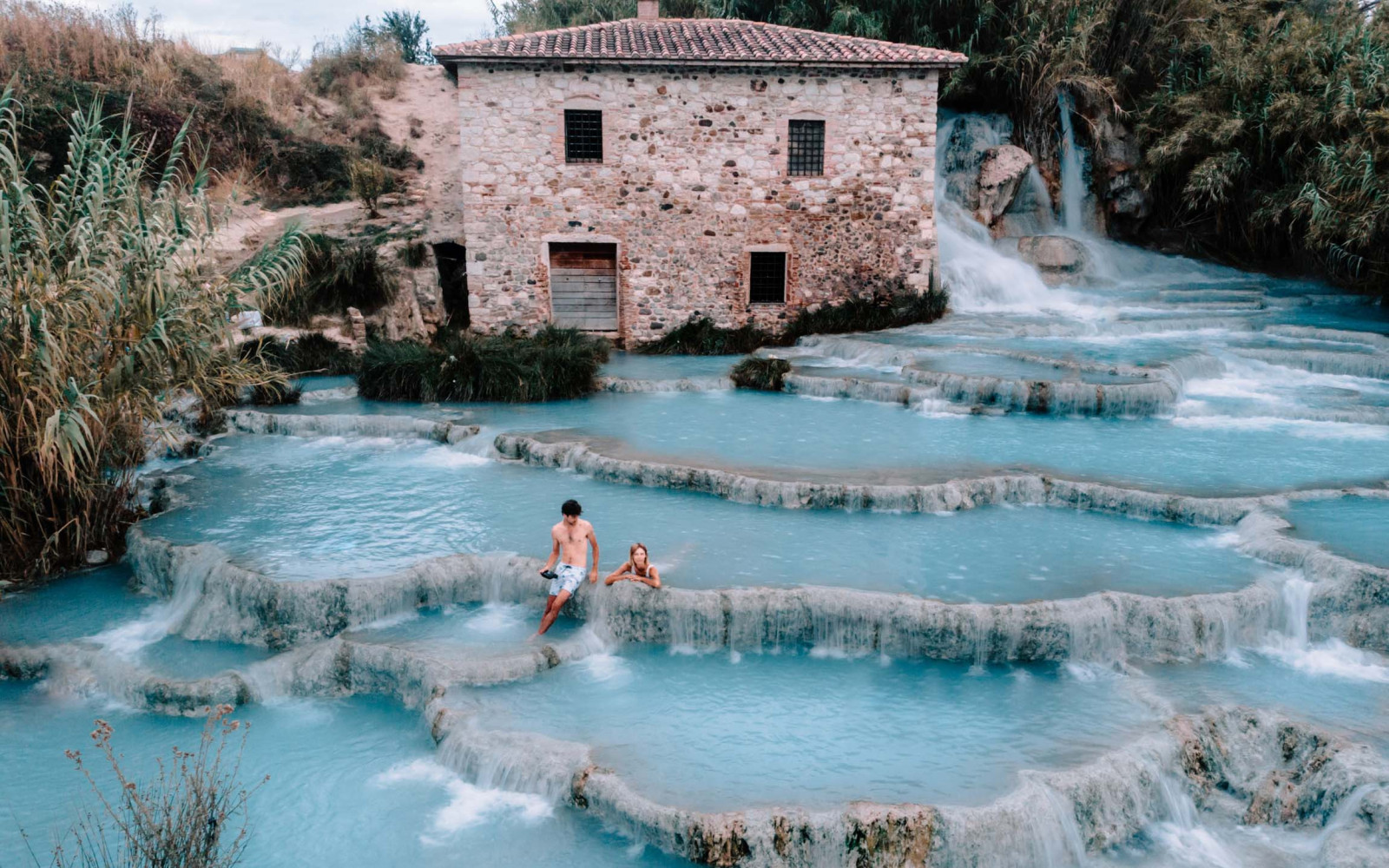 Hồ bơi đá vôi như ruộng bậc thang đẹp nức tiếng vùng Tuscany