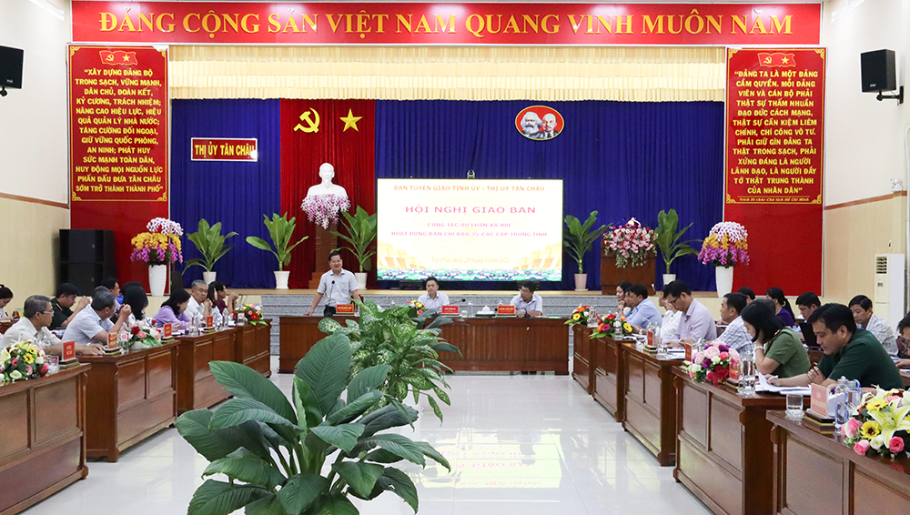 Định hướng dư luận xã hội hướng về cơ sở