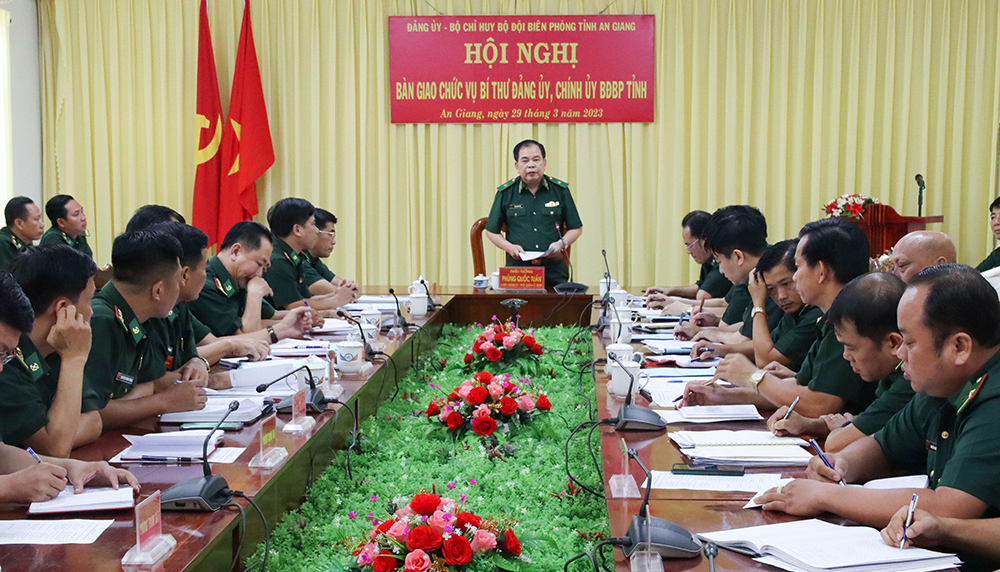 Bàn giao chức vụ Bí thư Đảng ủy, Chính ủy Bộ đội Biên phòng tỉnh An Giang
