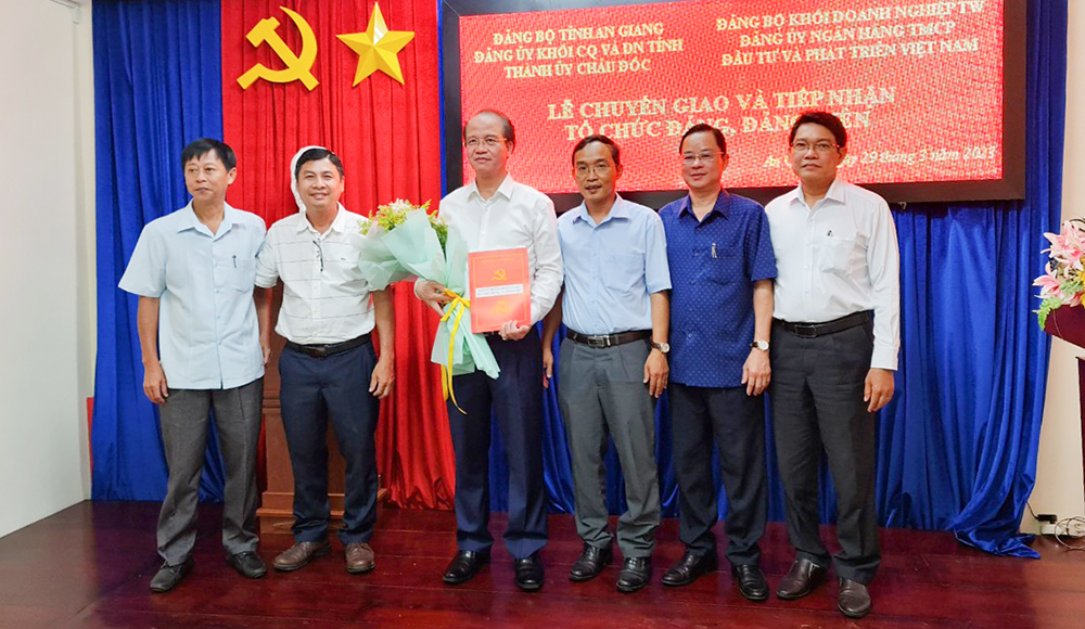 Chuyển giao tổ chức Đảng, Đoàn của BIDV An Giang và chi nhánh Bắc An Giang