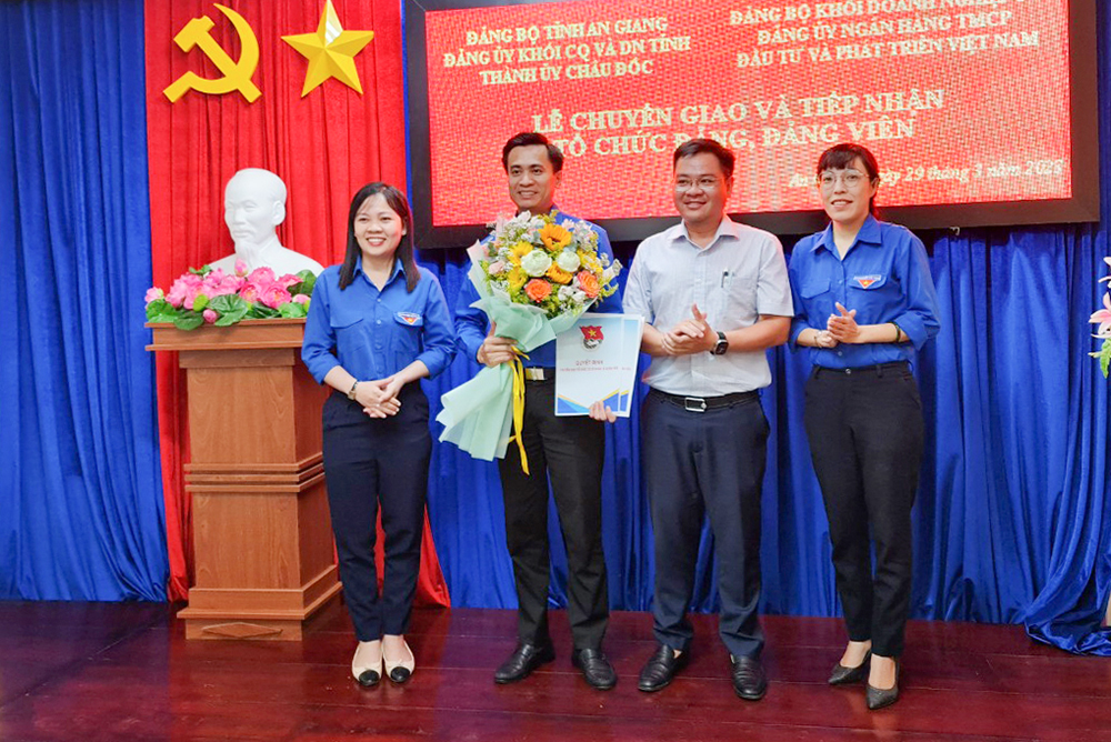 Chuyển giao tổ chức Đảng, Đoàn của BIDV An Giang và chi nhánh Bắc An Giang