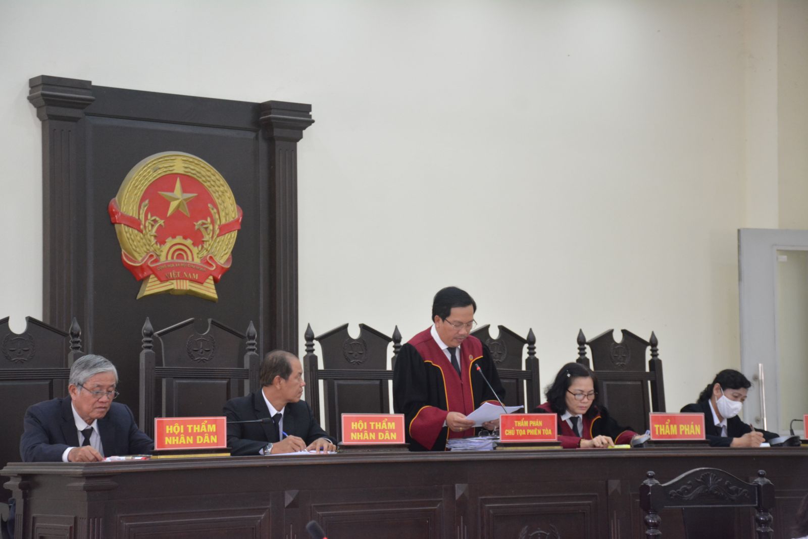 Long An: Đòi nợ thuê bị con gái chủ nhà đâm chết