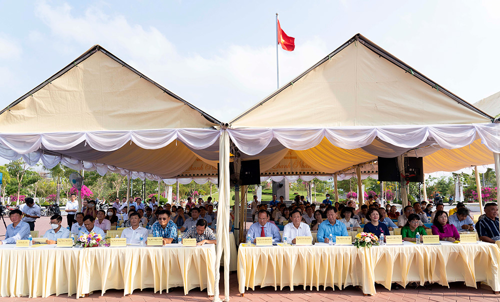 Phát động Cuộc vận động “Người Việt Nam ưu tiên dùng hàng Việt Nam” và Chương trình “100 chuyến hàng Việt về nông thôn”