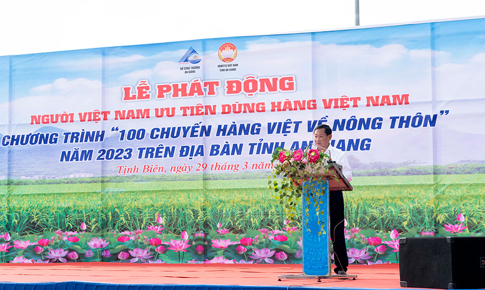 Phát động Cuộc vận động “Người Việt Nam ưu tiên dùng hàng Việt Nam” và Chương trình “100 chuyến hàng Việt về nông thôn”