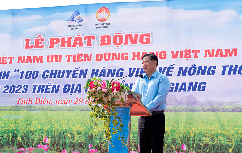 Phát động Cuộc vận động “Người Việt Nam ưu tiên dùng hàng Việt Nam” và Chương trình “100 chuyến hàng Việt về nông thôn”