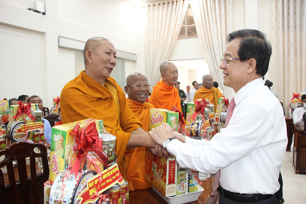 Giữ yên bờ cõi vùng biên giới Tây Nam - Kỳ cuối: Phát huy vai trò người có uy tín trong đồng bào dân tộc, tôn giáo