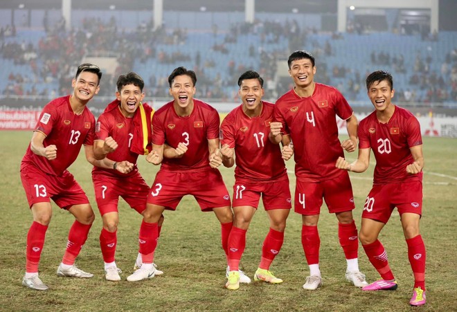 ĐT Việt Nam bất ngờ thăng hạng FIFA, bỏ xa Thái Lan 19 bậc