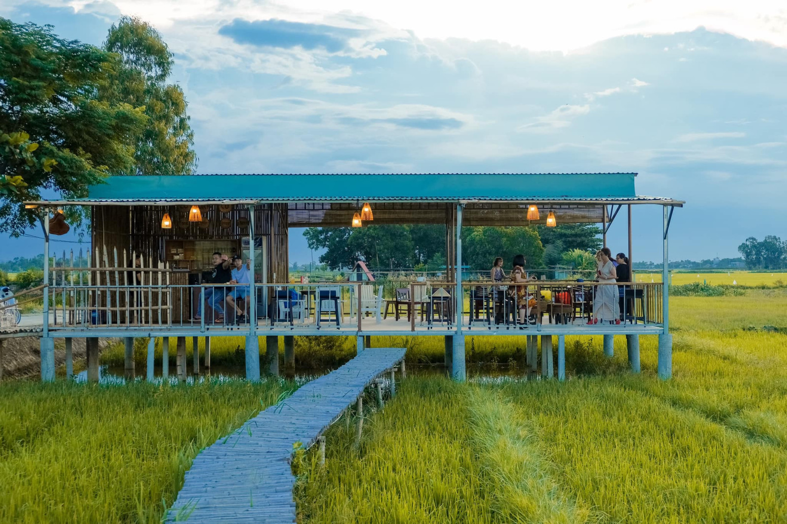 Lò gạch cũ thành điểm chụp hình siêu hot, du khách đổ tới check-in ở Quảng Nam