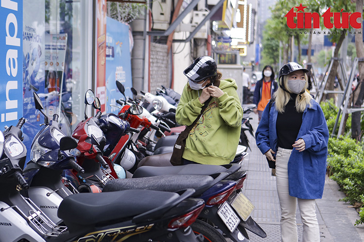 Chen chân trong ngày cuối làm thủ tục chuẩn hóa thông tin thuê bao