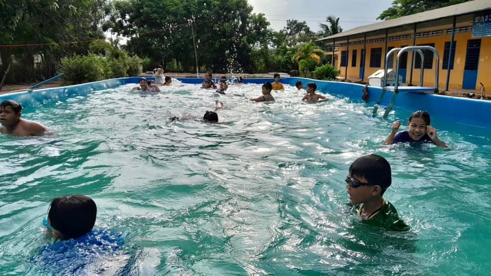 Quan tâm công tác phổ cập bơi cho trẻ em ở huyện Phú Tân