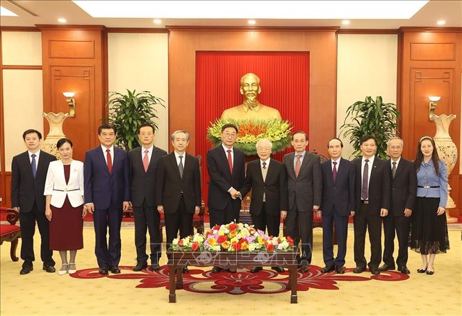 Tổng Bí thư Nguyễn Phú Trọng tiếp Bí thư Đảng ủy Khu tự trị dân tộc Choang Quảng Tây