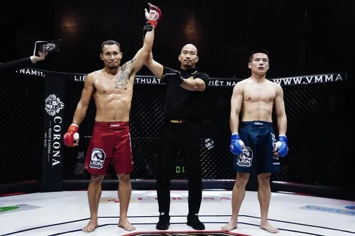 Lý Tiểu Long bị võ sĩ Việt Nam hạ knock-out sau hơn 3 phút