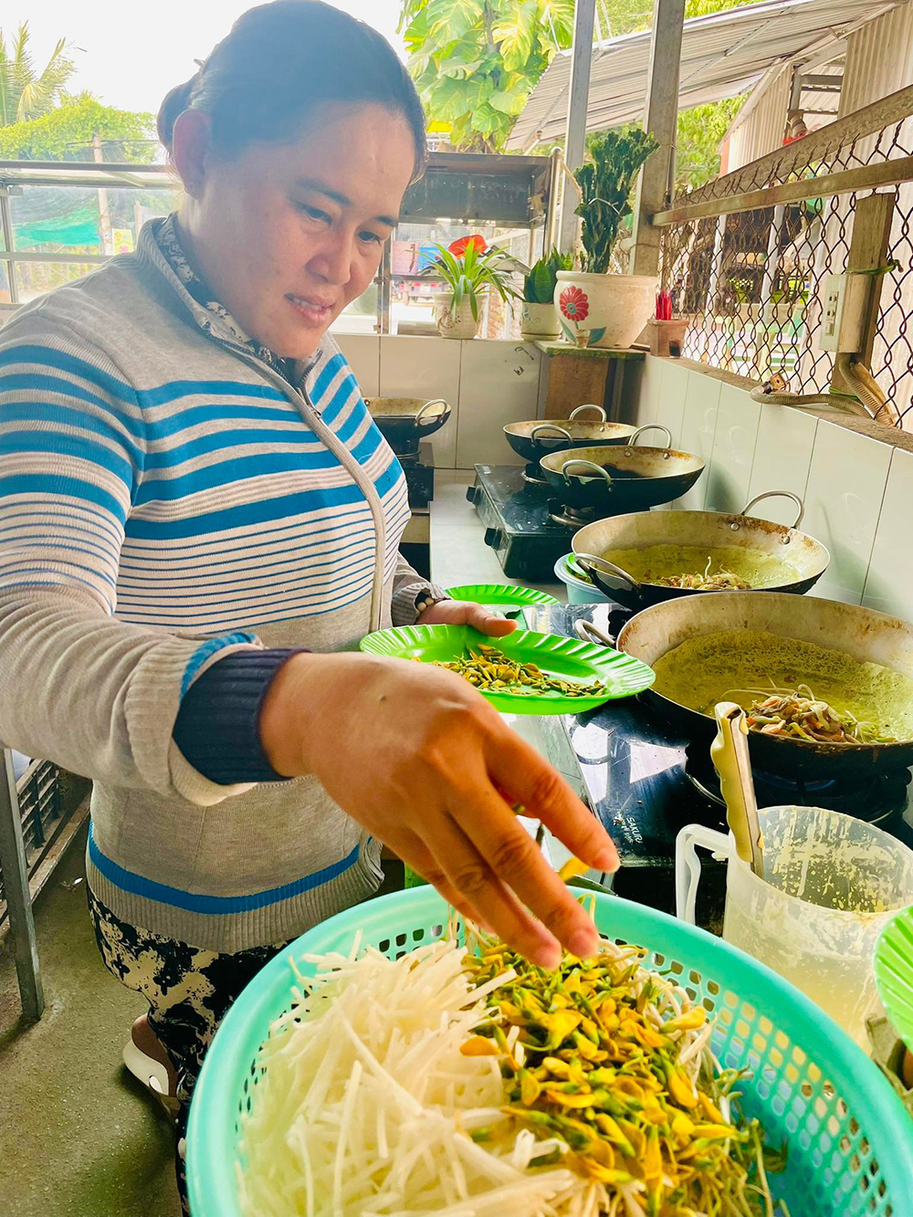 Dân dã bánh xèo quê