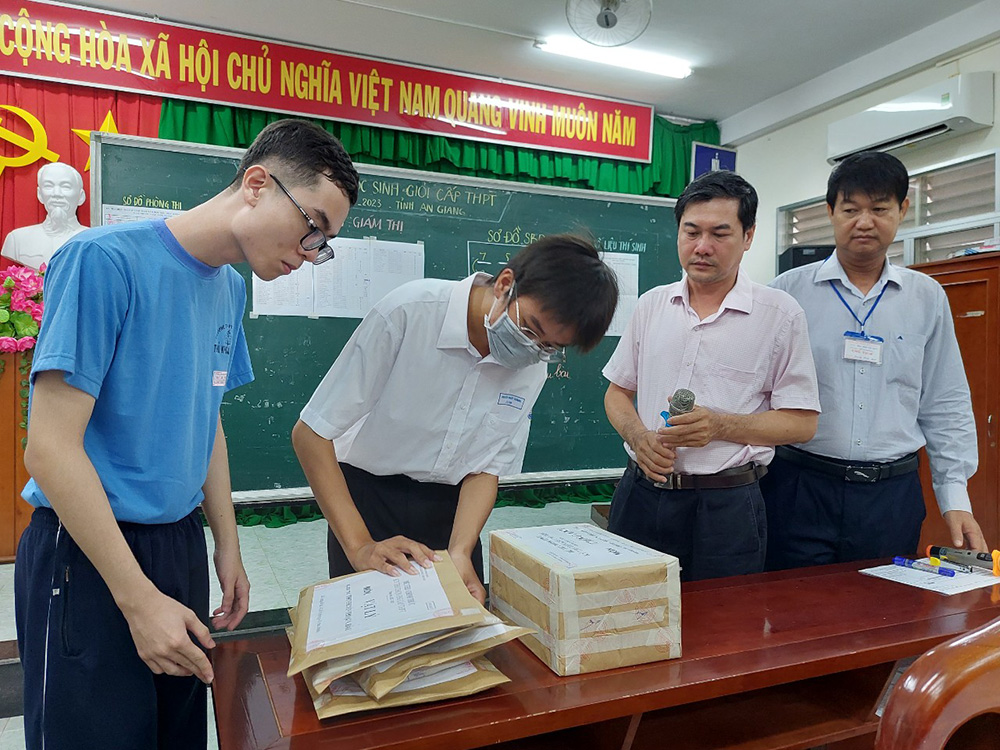 Tổ chức kỳ thi chọn học sinh giỏi cấp tỉnh, khối trung học phổ thông