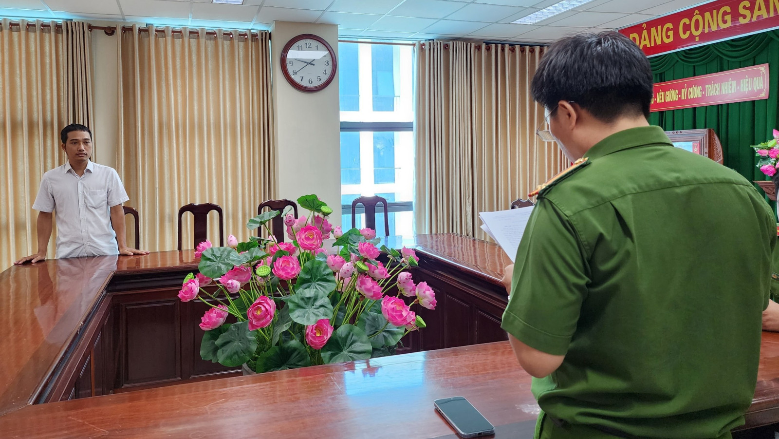 Cần Thơ: Khởi tố, bắt tạm giam đăng kiểm viên nhận hối lộ
